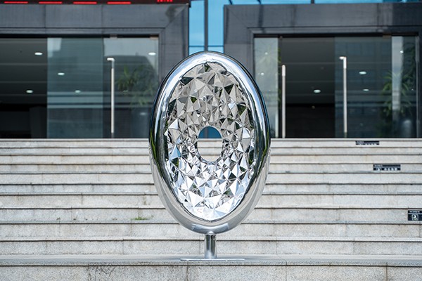 Creative steel oval sculpture for luxury hotel decoration